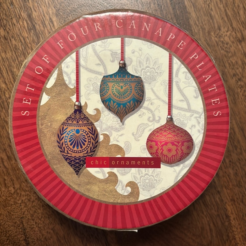 Set of four canapé holiday plates